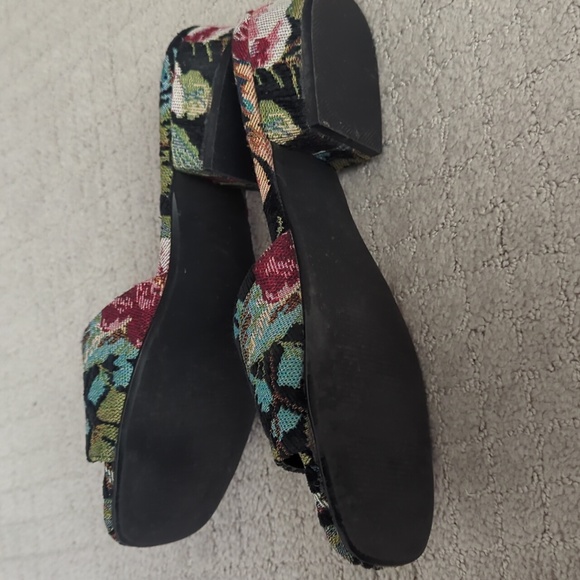 Coconuts by Matisse size 8 slides - Picture 3 of 5